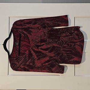 Kiara 3/4 sleeve v neck top - size small